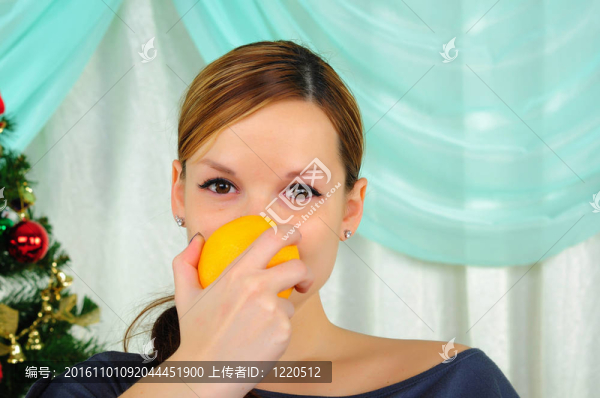 一個(gè)懷孕女孩的肖像