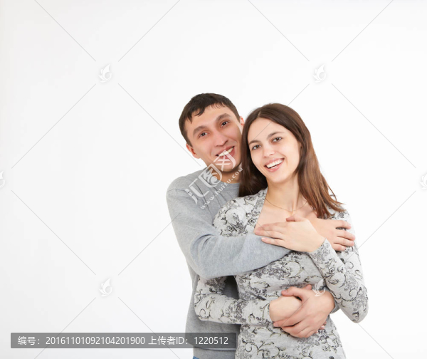 戀愛(ài)中的一對(duì)幸福的年輕夫婦