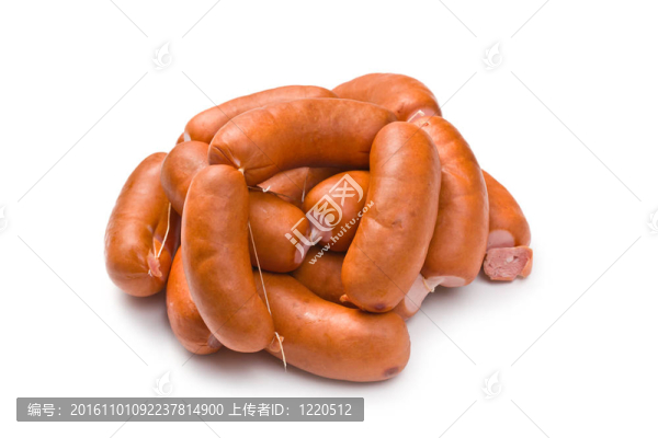 白色背景上的香腸