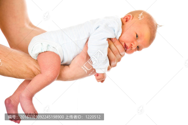 爸爸的手上的新生嬰兒