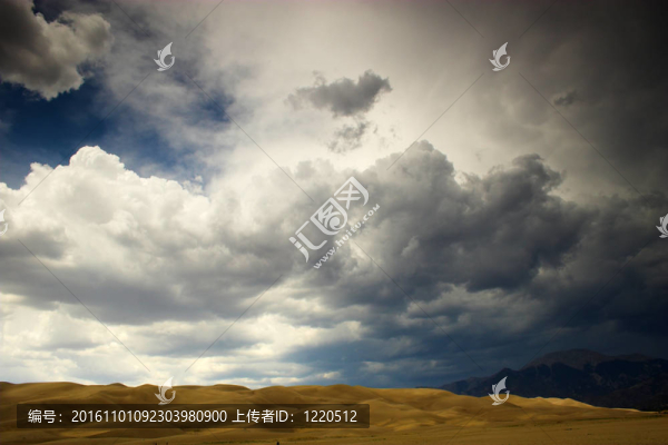 沙丘雷暴