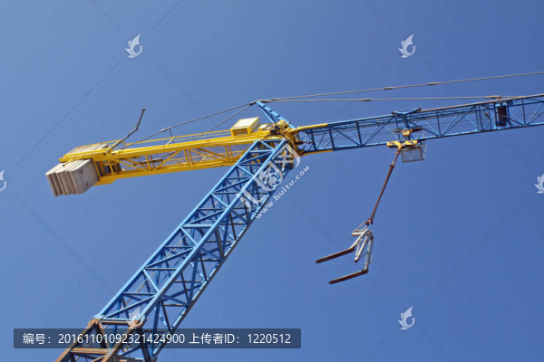起重機(jī)在建筑工地起吊房屋時(shí)的荷載