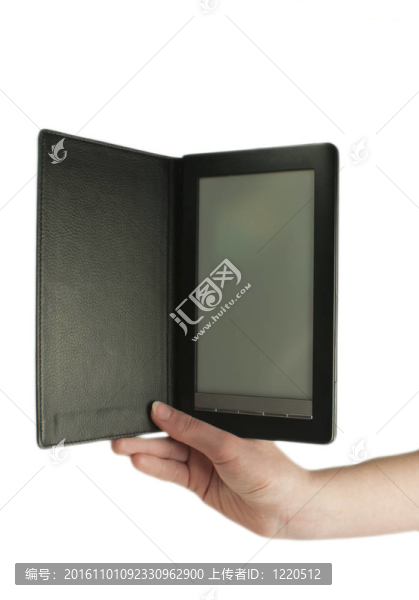 手持白色背景的電子書閱讀器
