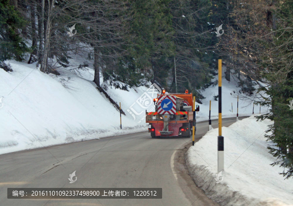 市車用鹽吊具系統(tǒng)防止冰在山區(qū)道路的形成