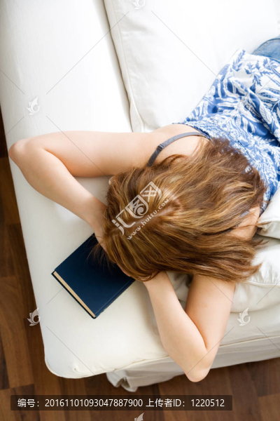 讀書的女人