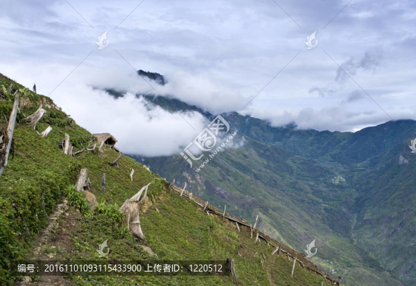 山村里的傳統(tǒng)小屋