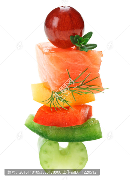 優(yōu)雅或三文魚；芹菜；蒔蘿小枝和葡萄