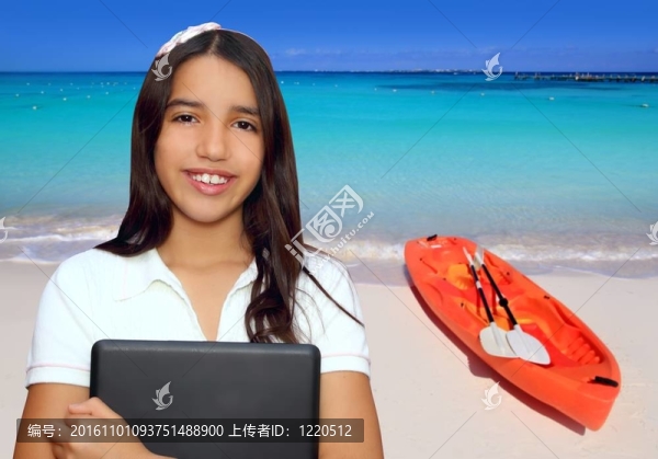 布魯內(nèi)特青少年學(xué)生印度拉丁拿著筆記本電腦