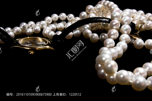 珍珠珠與女性黃金手表