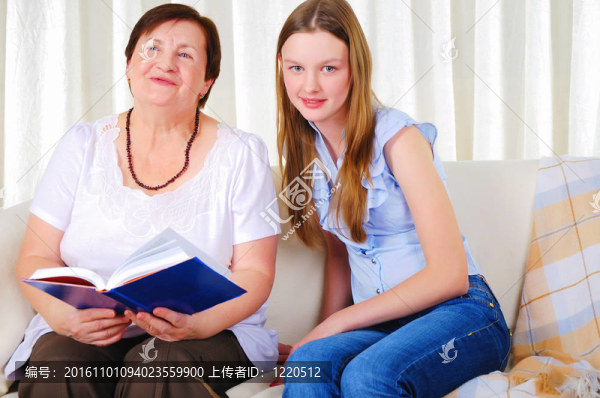 祖母和她的小孫女