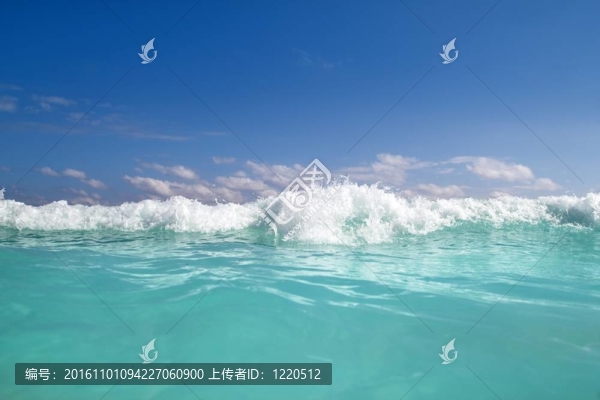 藍色綠松石加勒比海水泡沫
