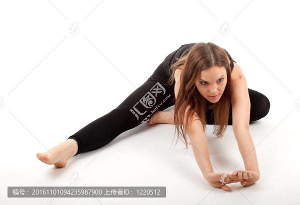 健美女子做伸展運動；孤立