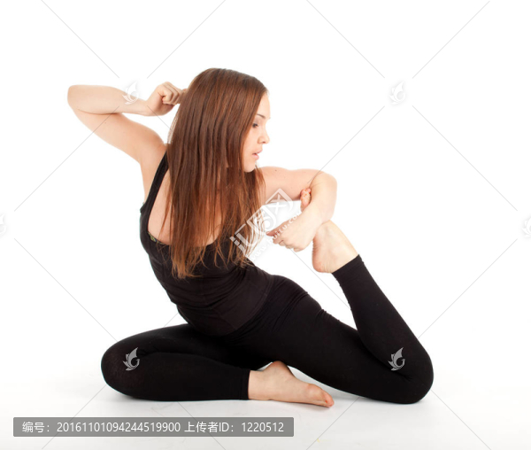 健美女子做伸展運(yùn)動(dòng)；孤立
