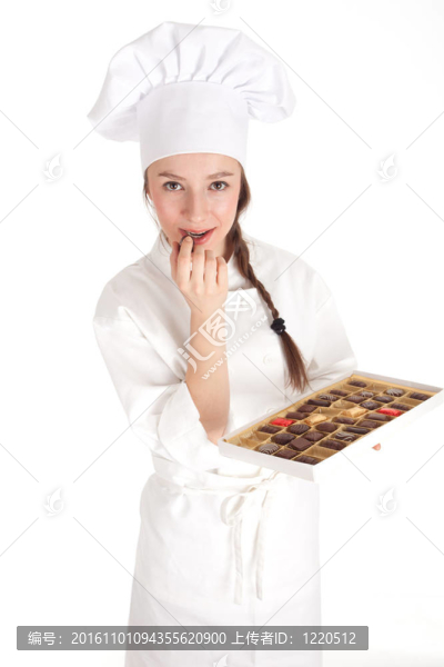 女廚師白色制服和帽子和巧克力盒