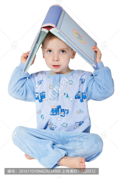 小孩子讀書。