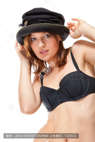 漂亮的年輕女子與黑色的帽子