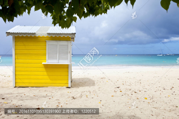 在海灘的小屋