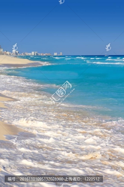 坎昆的加勒比海海岸的綠松石