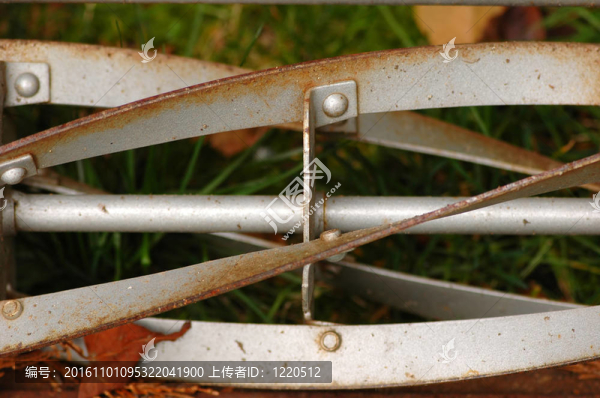 舊的割草機(jī)