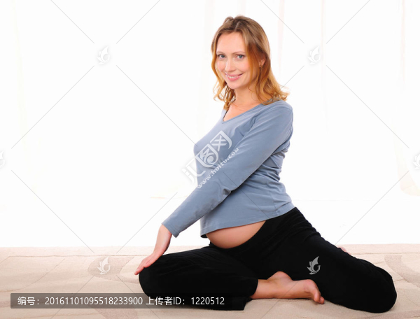 年輕的孕婦