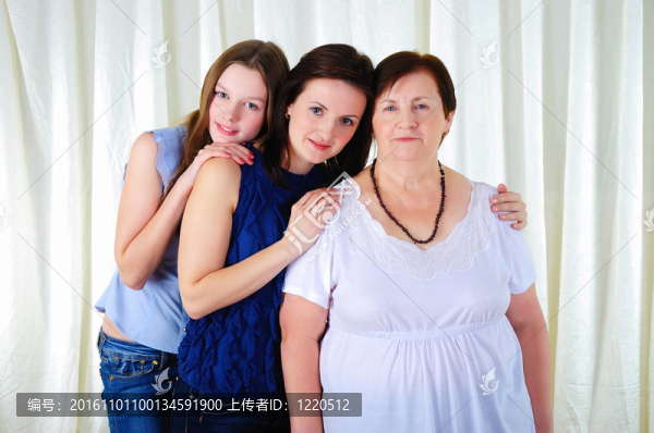 三代女性在一起
