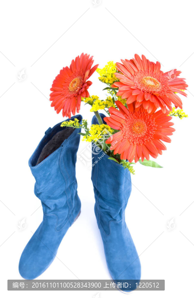 深藍(lán)色的靴子和花