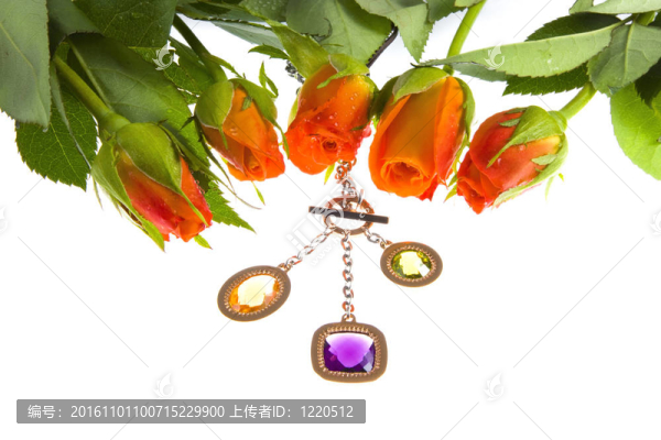 玫瑰和珠寶飾品