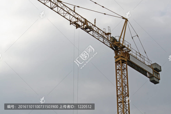 某建筑工地吊車(chē)施工
