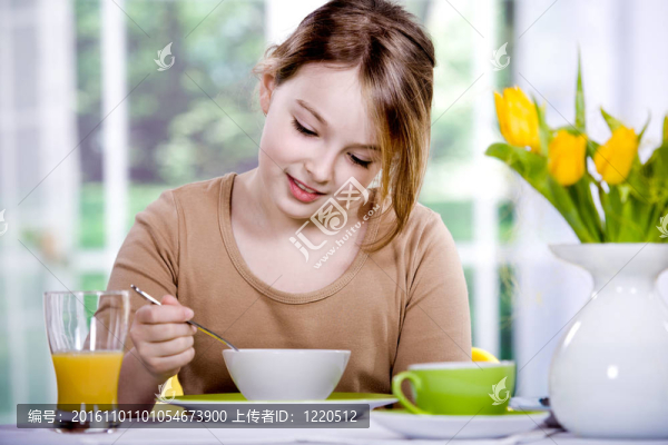 牛奶什錦早餐