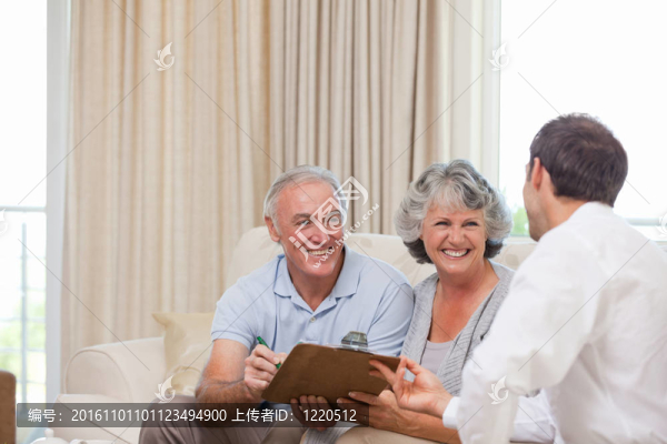 有保證人的老年人