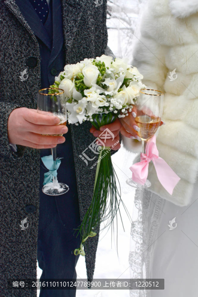 未婚夫和未婚妻的婚禮玻璃