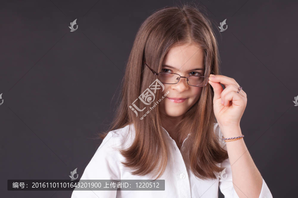 戴眼鏡的美麗女孩