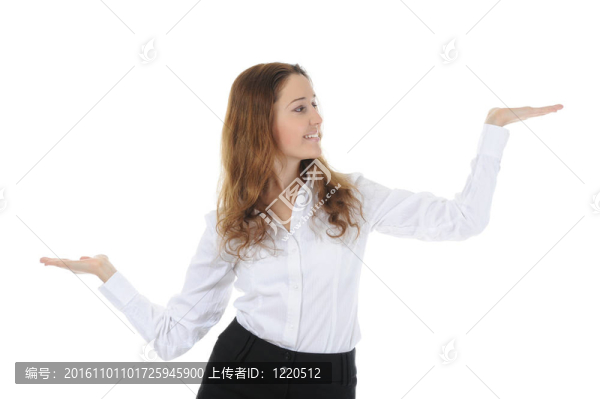 女人看著她張開的手掌。