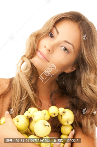 可愛的女人和綠色的蘋果