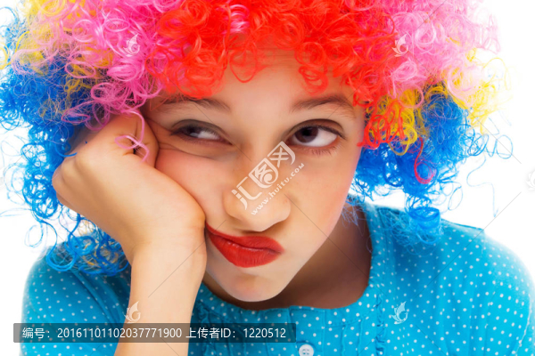 帶派對假發(fā)的年輕女孩