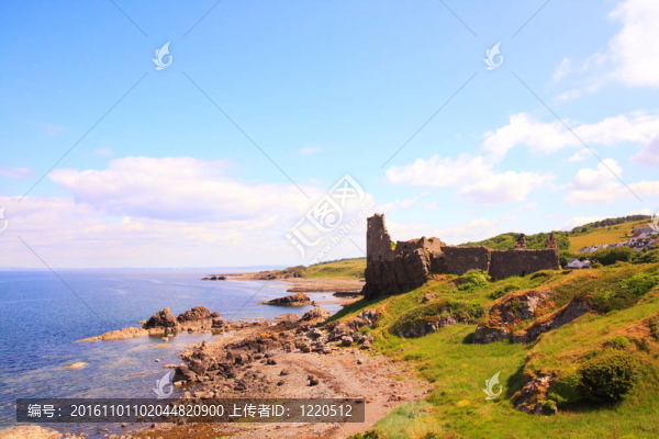 對Dunure城堡遺址；Ayrshire；蘇格蘭