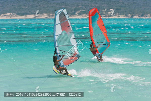 風(fēng)帆在瀉湖