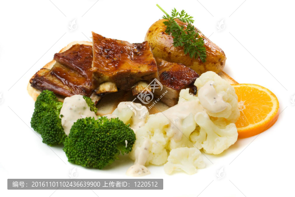 叉燒肉與蔬菜白色隔離