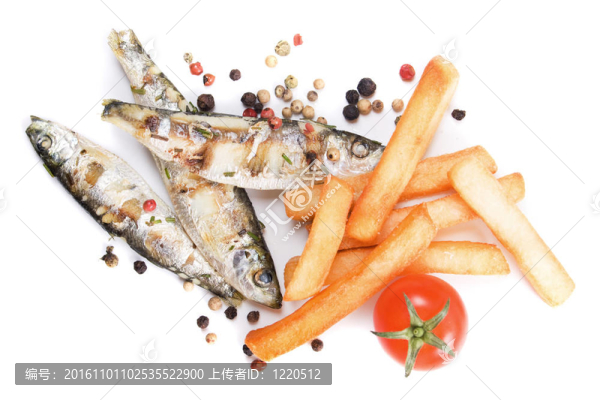 烤沙丁魚(yú)的魚(yú)和薯?xiàng)l