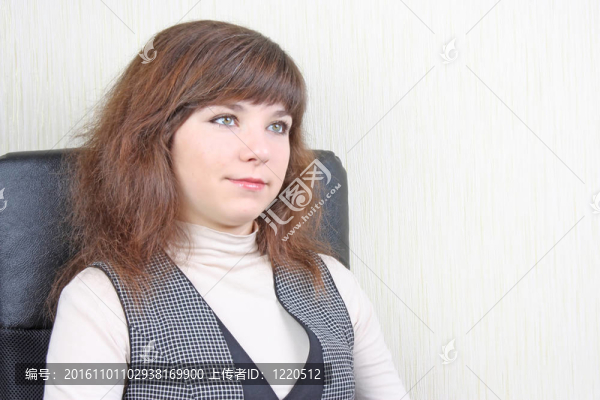 美麗的女孩在工作地點