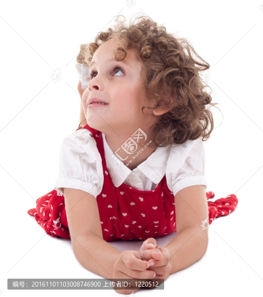 金發(fā)女孩在優(yōu)雅的紅色禮服仰視