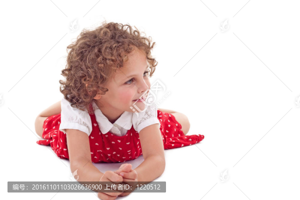 穿著紅色衣服的漂亮女孩在看什么