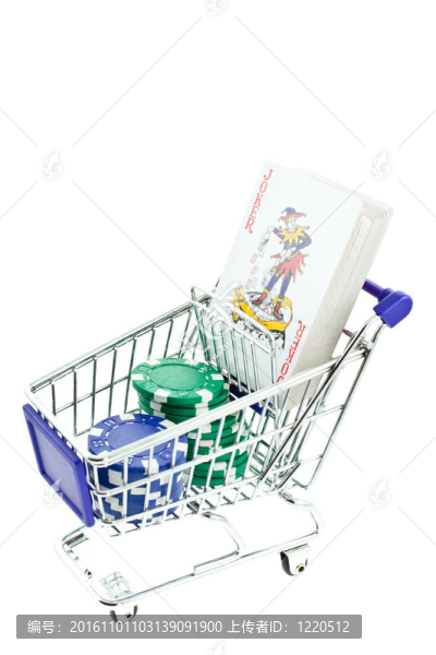 購物車中的籌碼和撲克牌