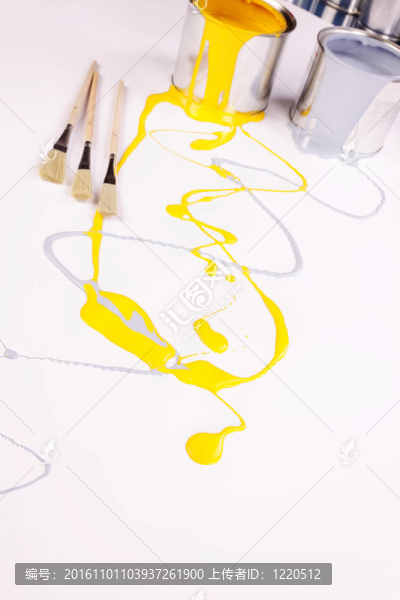油漆罐；刷子和臟東西