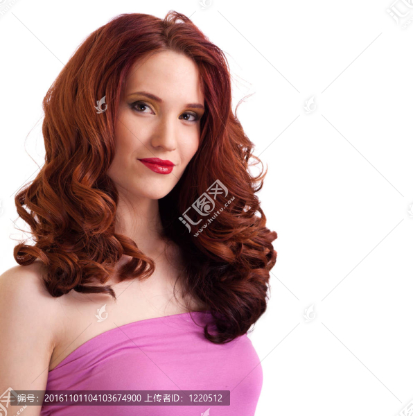 白色背景上迷人的微笑女性肖像-匯圖網(wǎng) www.fosd68.com 白色背景上迷人的微笑女性肖像