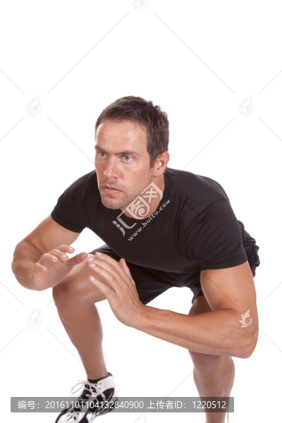 男子黑色襯衫手出