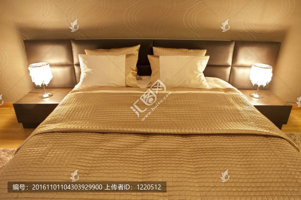 現(xiàn)代復式臥室