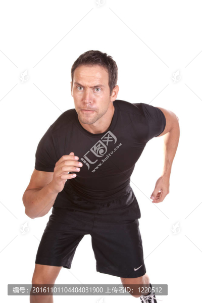 人向前奔跑