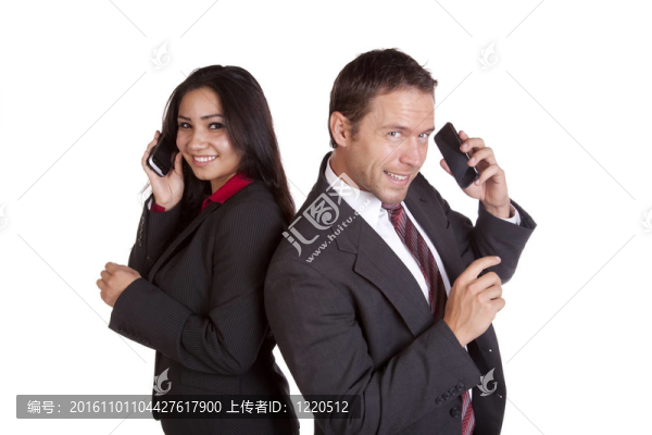 人們在電話上回來