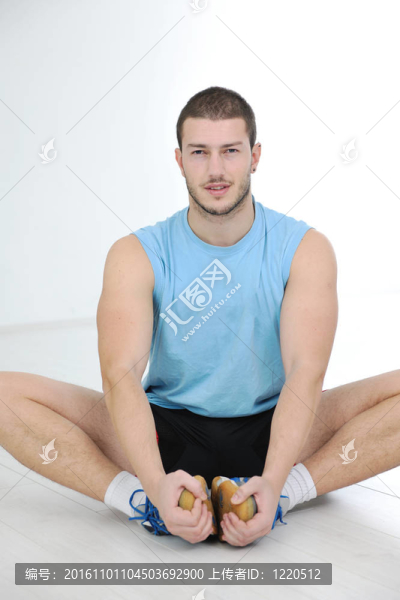 男人健身鍛煉